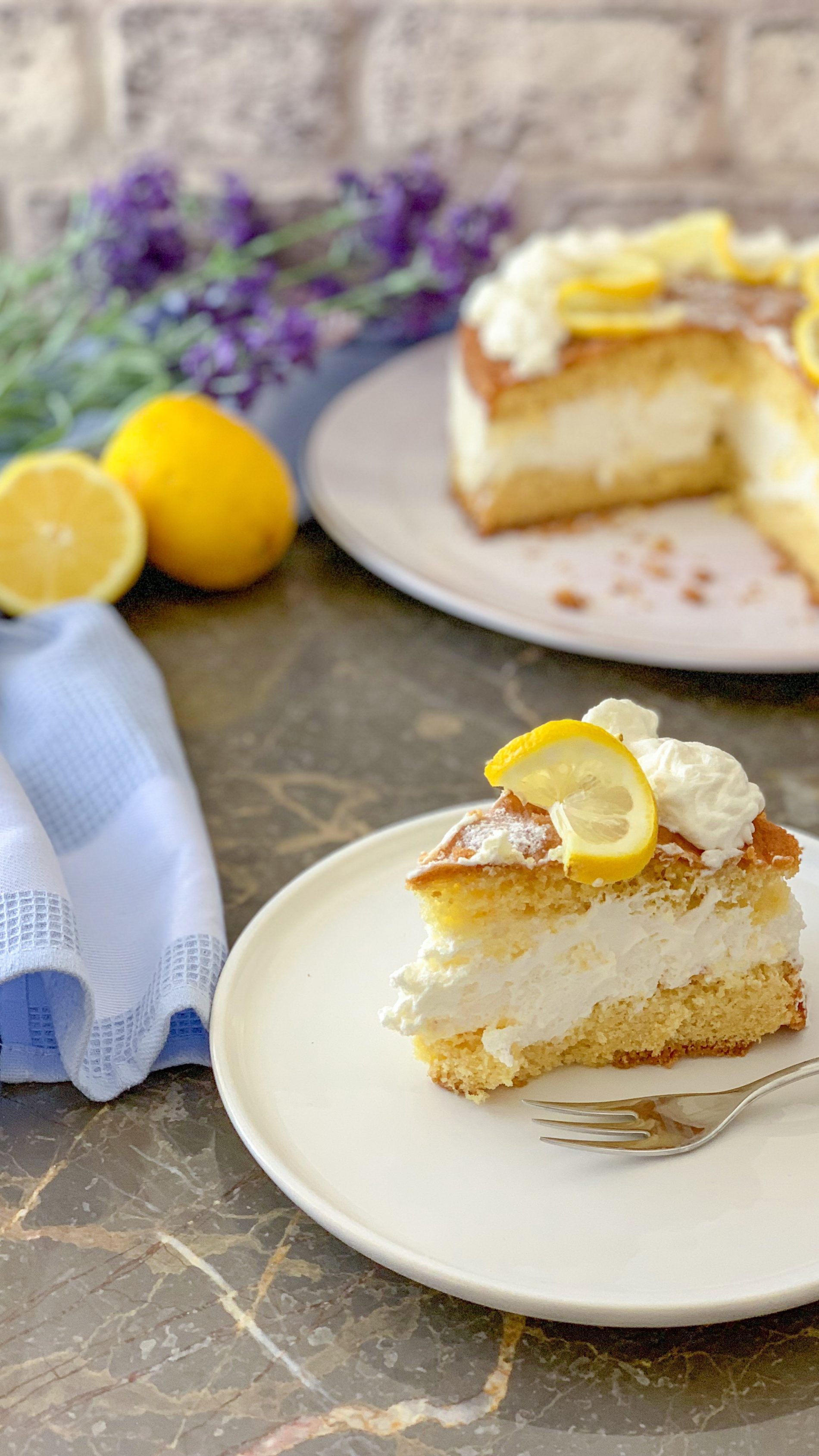 Einfache Zitronen Creme Torte - SaltSugarLove